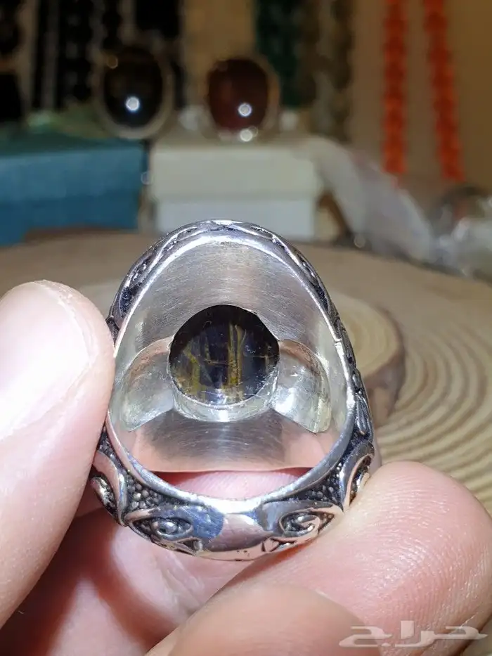 خاتم عقيق يماني اسود فل زعفران 16