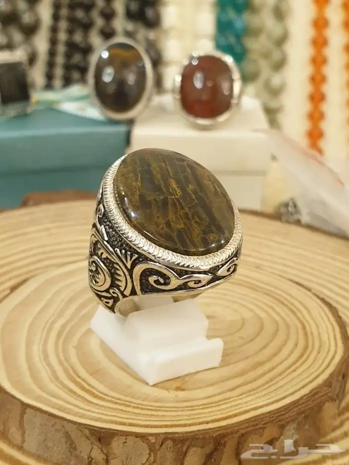 خاتم عقيق يماني اسود فل زعفران 12