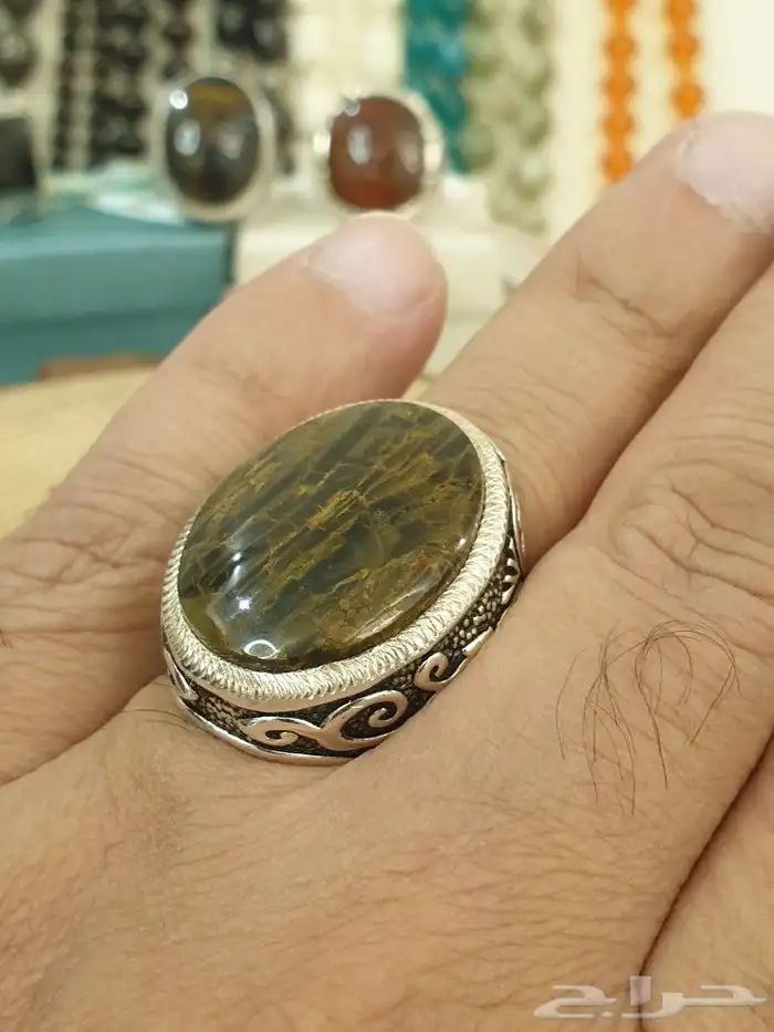 خاتم عقيق يماني اسود فل زعفران 17