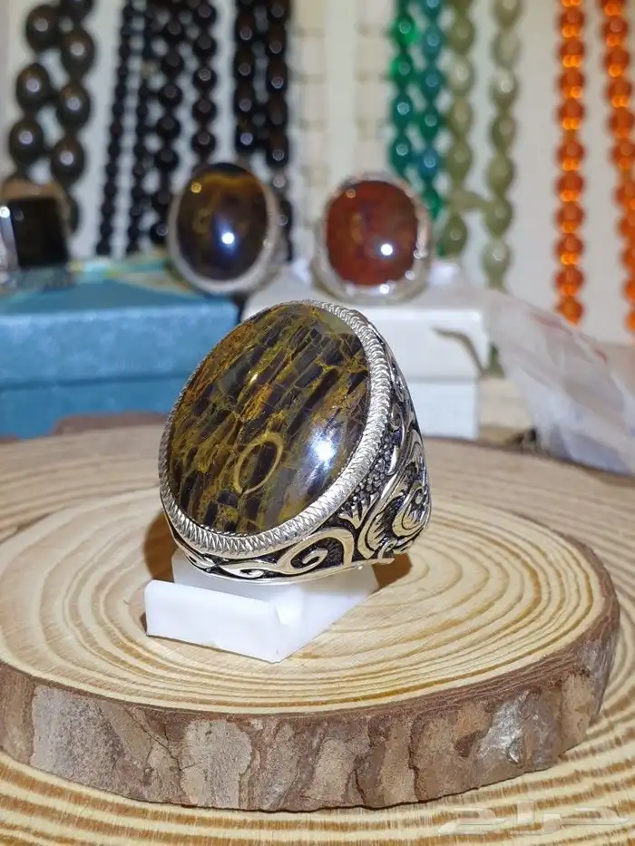 خاتم عقيق يماني اسود فل زعفران 3