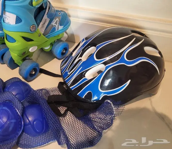 أحذية تزلج على أربع عجلات 0