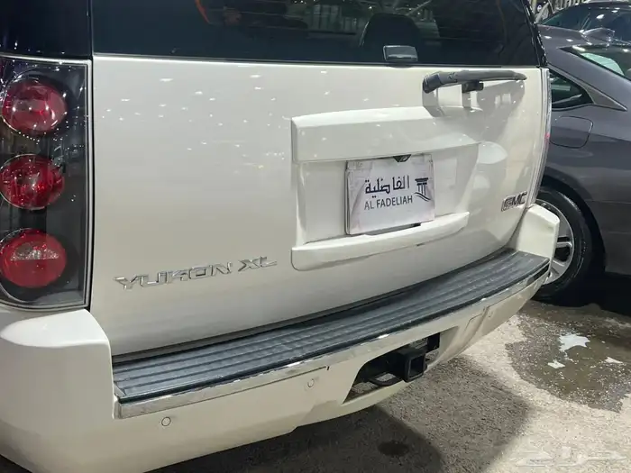 جي ام سي يوكن XL دينالي شاص طويل 12