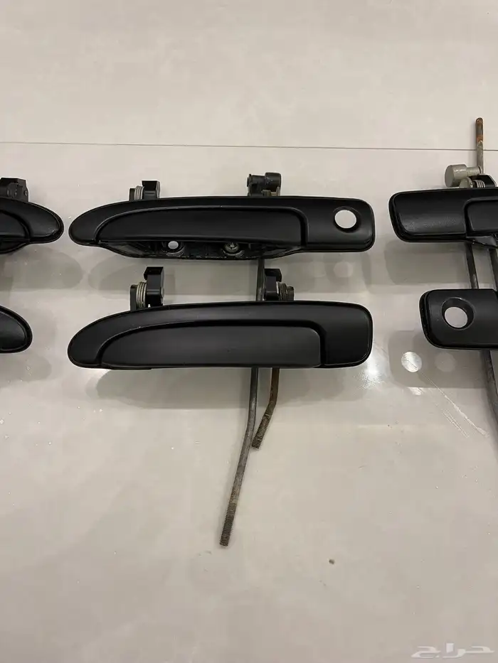 مسكات ابواب سوداء تبع البوليسي بدون رش وغطا بنزين الاصفر 1