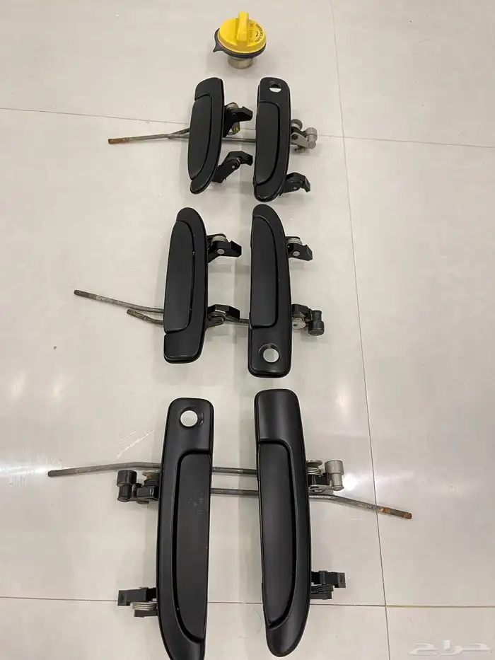 مسكات ابواب سوداء تبع البوليسي بدون رش وغطا بنزين الاصفر 3