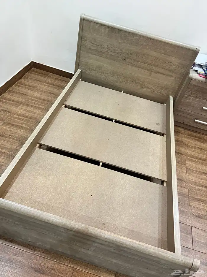 غرفة نوم ( دولاب - سرير - طاولة تسريحة) 1