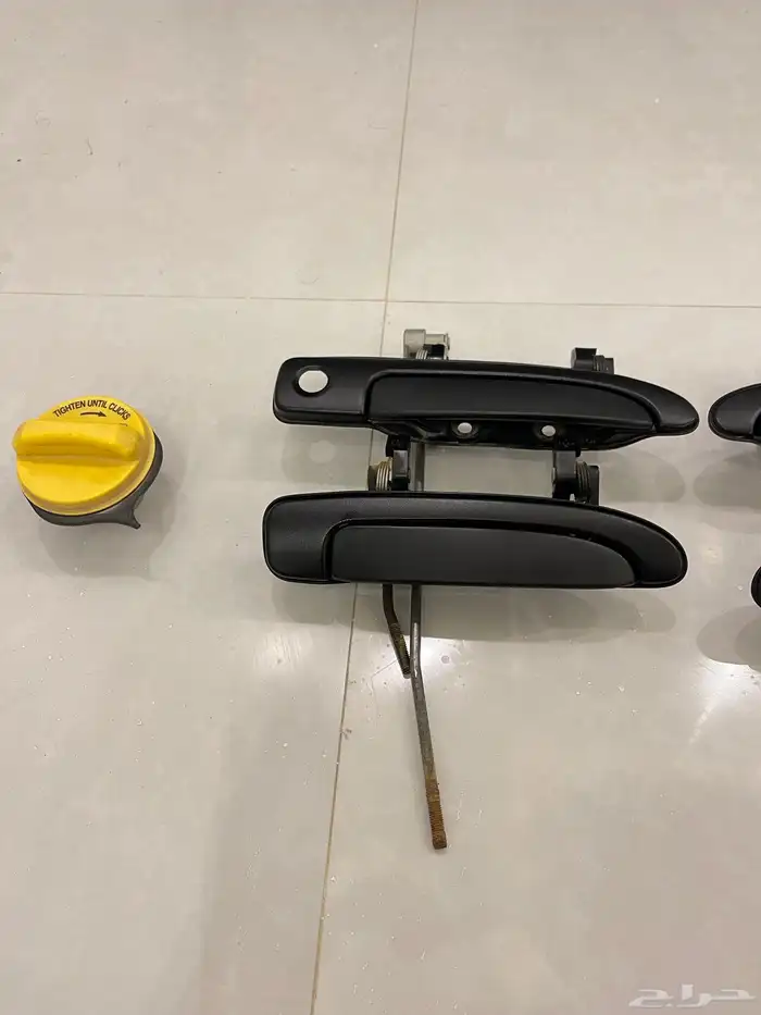 مسكات ابواب سوداء تبع البوليسي بدون رش وغطا بنزين الاصفر 4