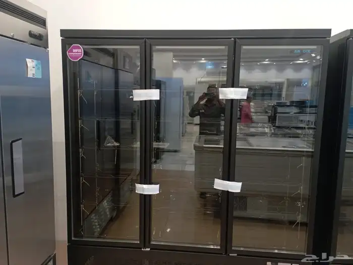 ثلاجات وفريزرات عرض بانكول لون اسود - كمبروسر الماني 2