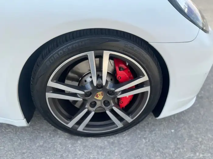 بورش بانميرا GTS 4