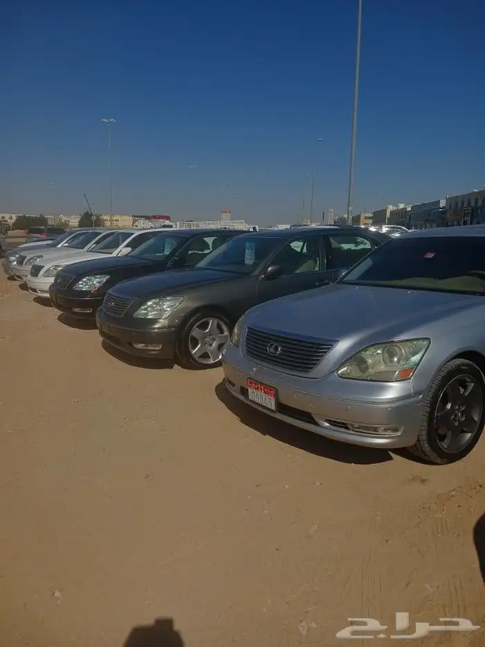 لدينا جميع انواع السيارات .واستخراج بطاقة مقيم اماراتيه. 4