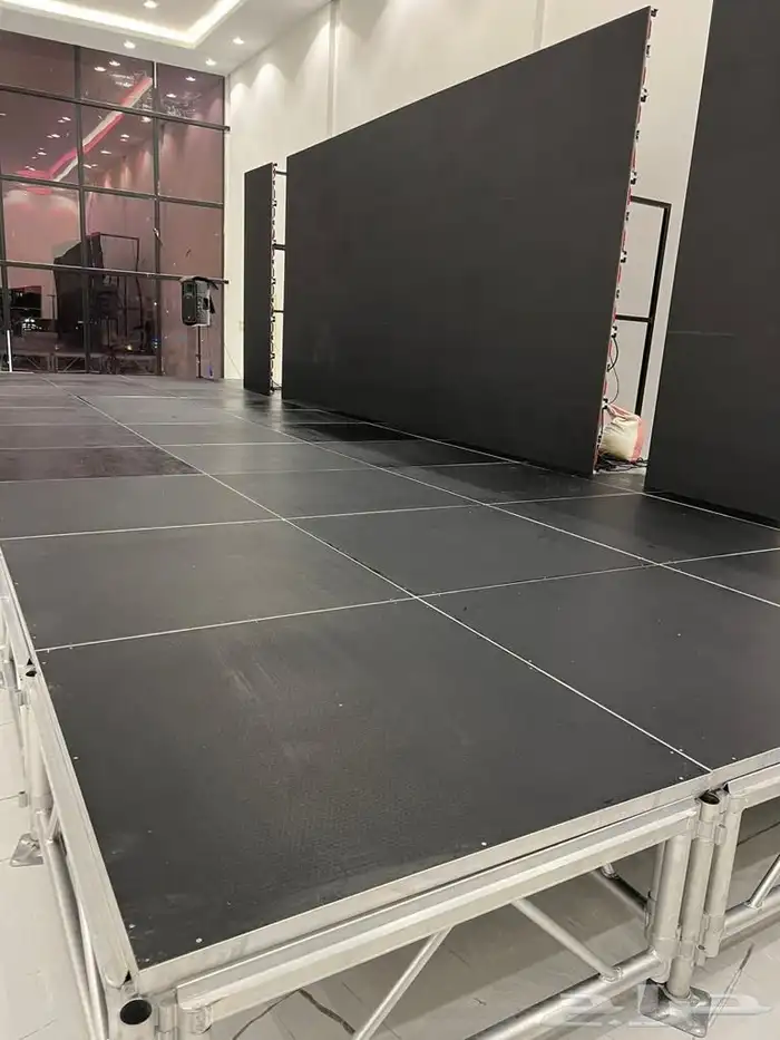 تاجير شاشات 12