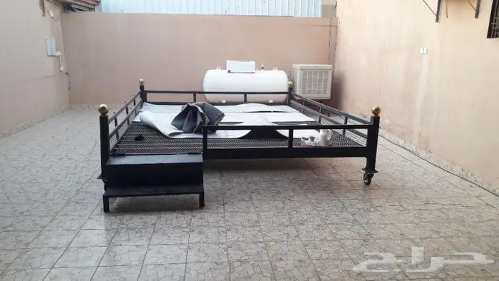 دكه حديد للبيع المذنب السوم بالعام 0