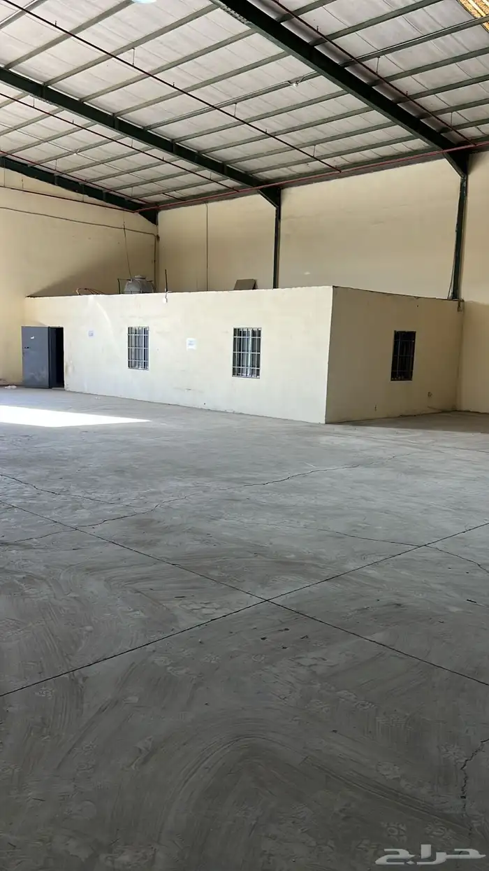 مستودع للايجار مساحة 2400 بالدار البيضاء 3
