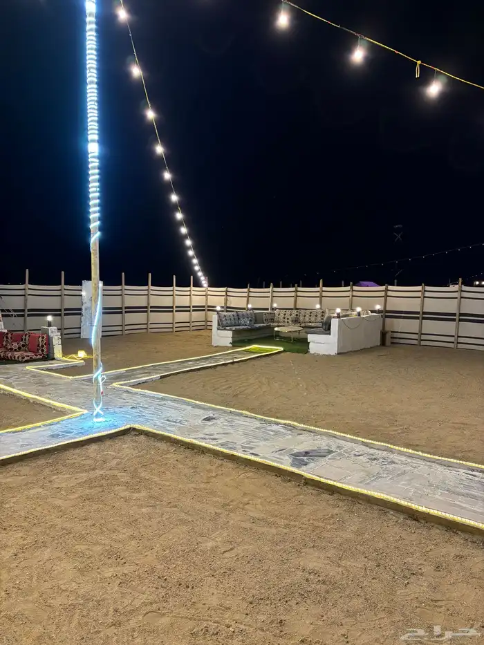 مخيم للبيع قسمين أو قسم منصوبه في الموقع 10