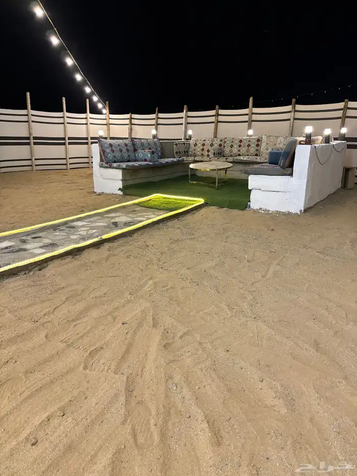 مخيم للبيع قسمين أو قسم منصوبه في الموقع 15