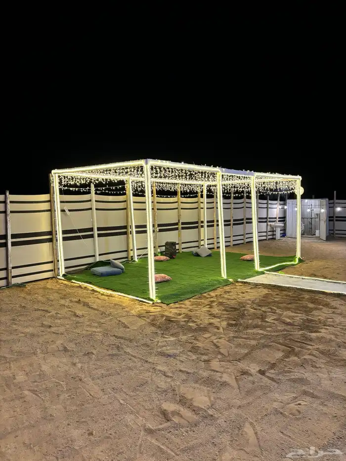 مخيم للبيع قسمين أو قسم منصوبه في الموقع 14