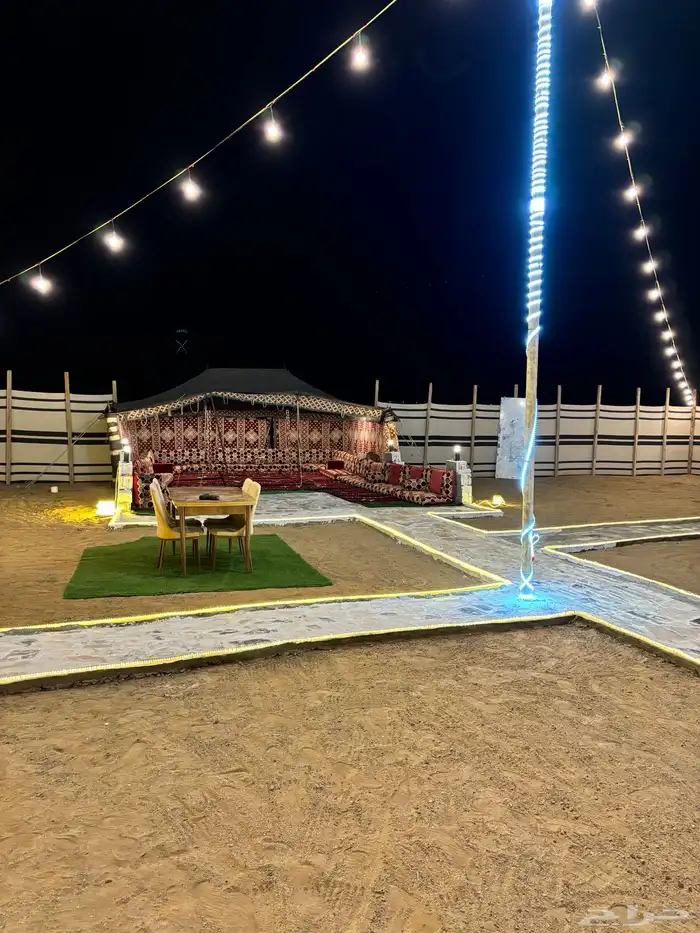 مخيم للبيع قسمين أو قسم منصوبه في الموقع 13