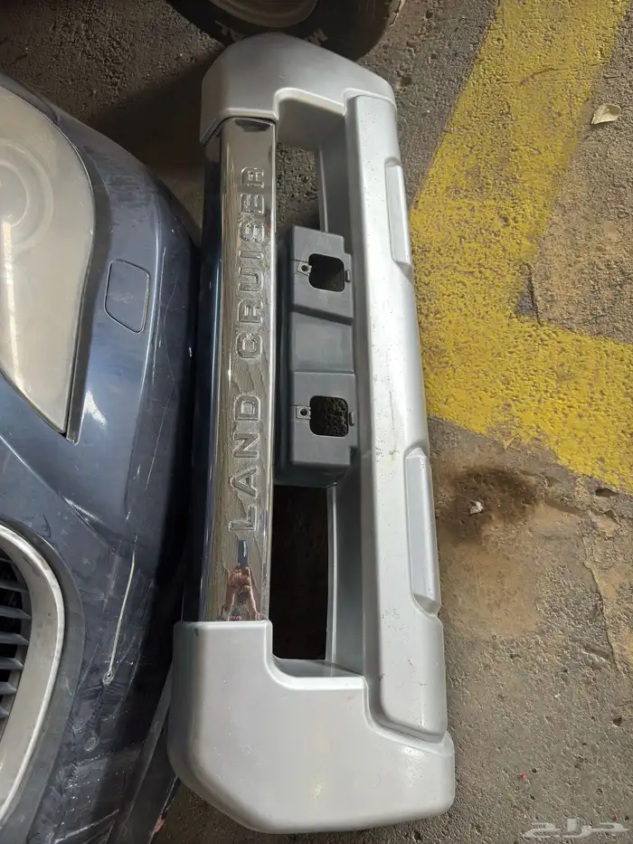 لحية صدام جيب لندكروزر2015 بحاله ممتازه فضي 1