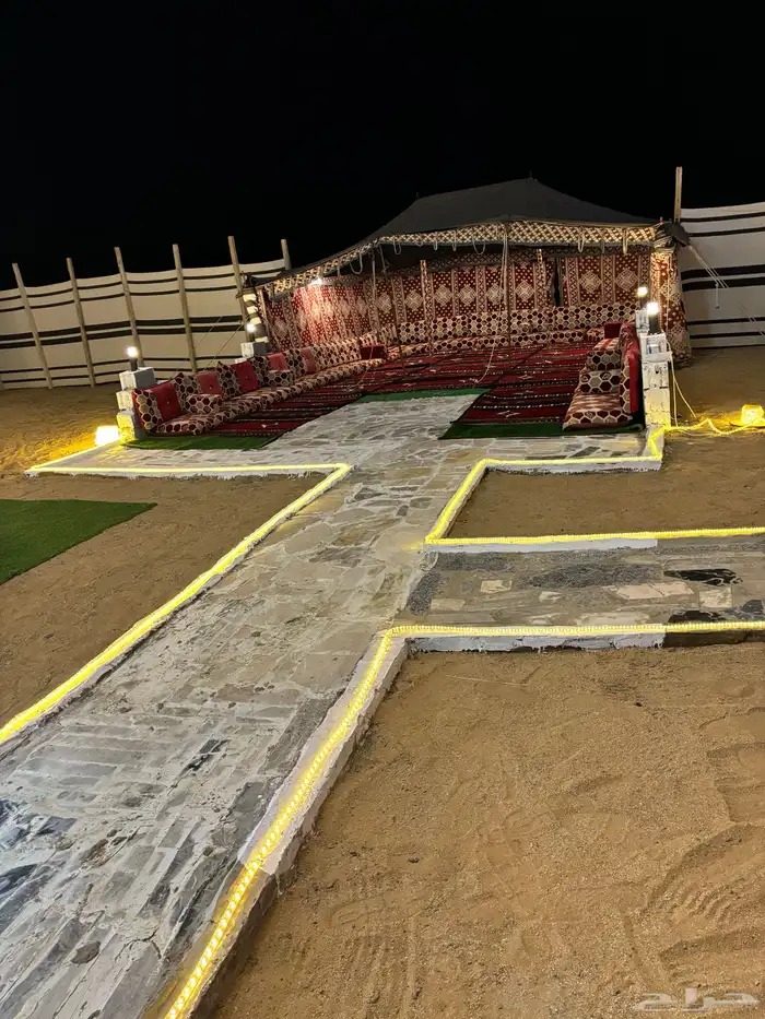 مخيم للبيع قسمين أو قسم منصوبه في الموقع 12