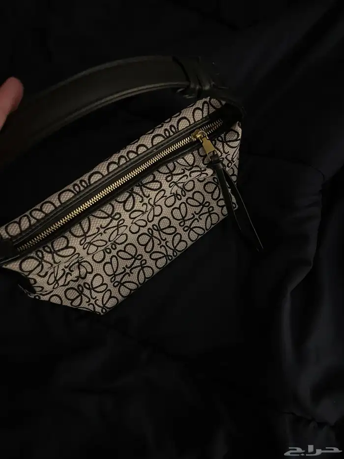 شنطة لويفي LOEWE اسود وابيض 2