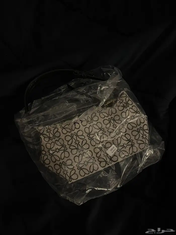 شنطة لويفي LOEWE اسود وابيض 0