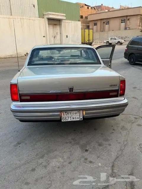 لينكون تاون كار 1990 مخزن للبيع 1