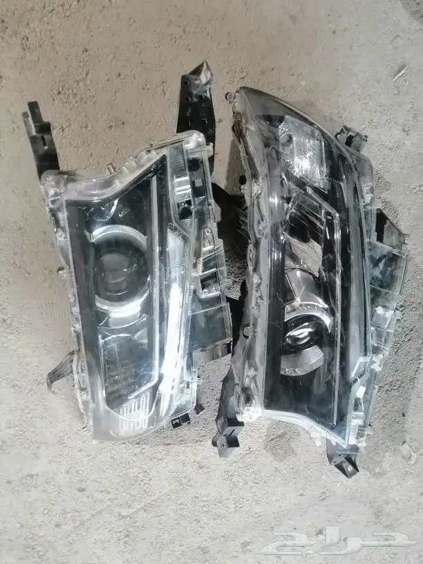 يمين يسار شمعات برادو مديل 2021 1