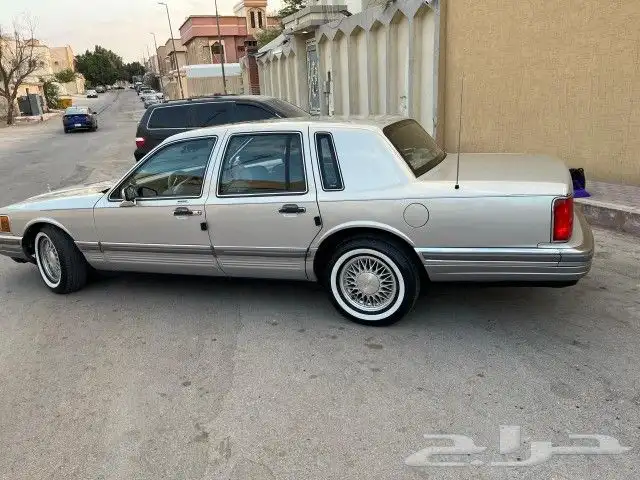 لينكون تاون كار 1990 مخزن للبيع 2