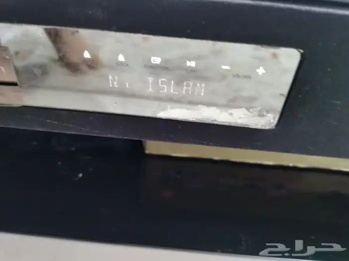 طاولة تلفزيون شاشه وبها مسرح منزلي اوساوندبار ولكن لا تعمل 2