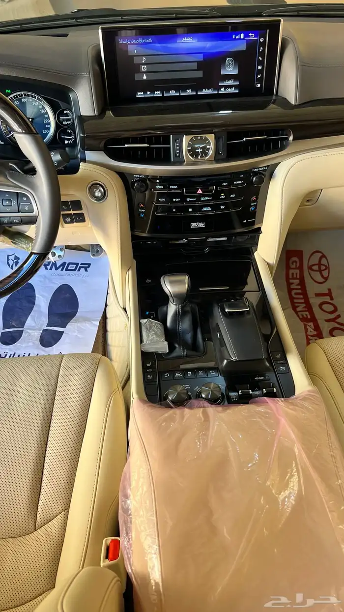 لكزس 2020 مLX570 مخزن وكاله اصفار ماشي 10700 اسود داخلي بيج 21