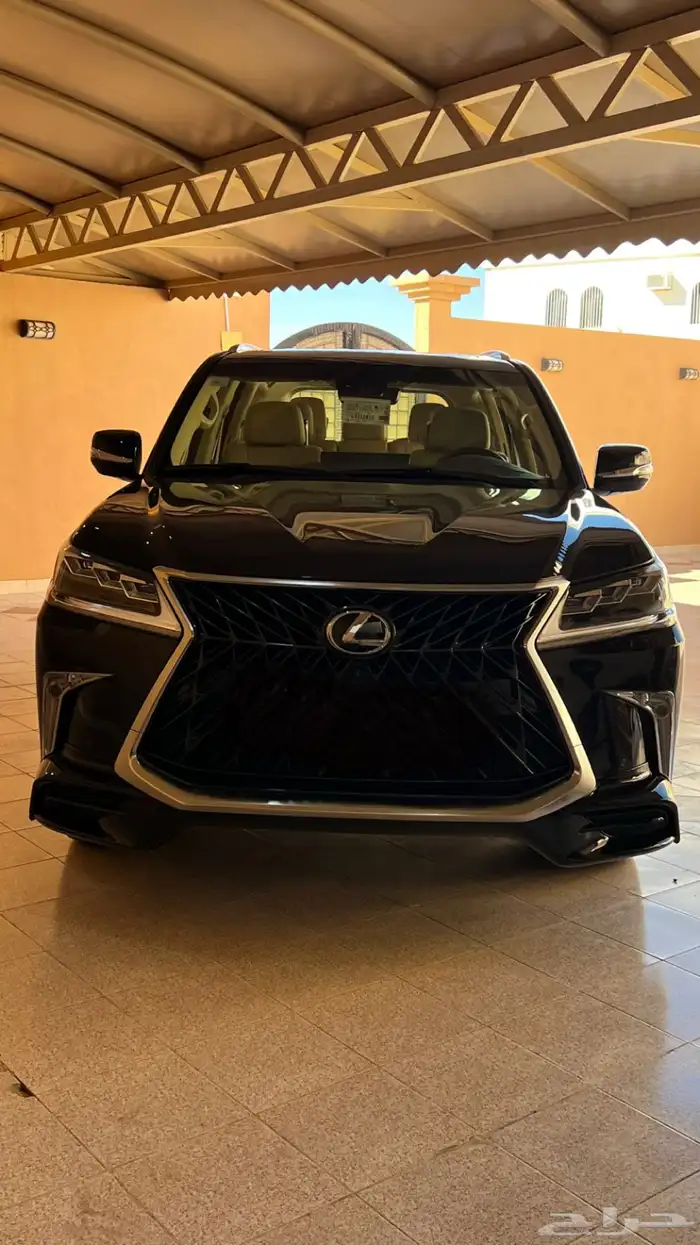 لكزس 2020 مLX570 مخزن وكاله اصفار ماشي 10700 اسود داخلي بيج 23