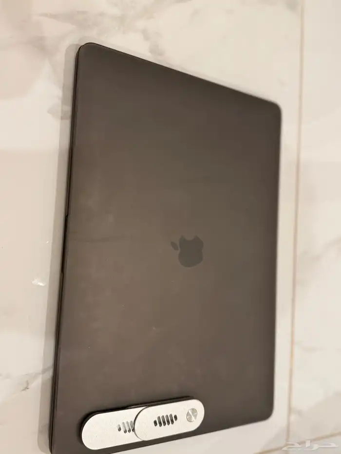 ماك بوك 512 قيقا SSD كور i9 نظيف جدا 4