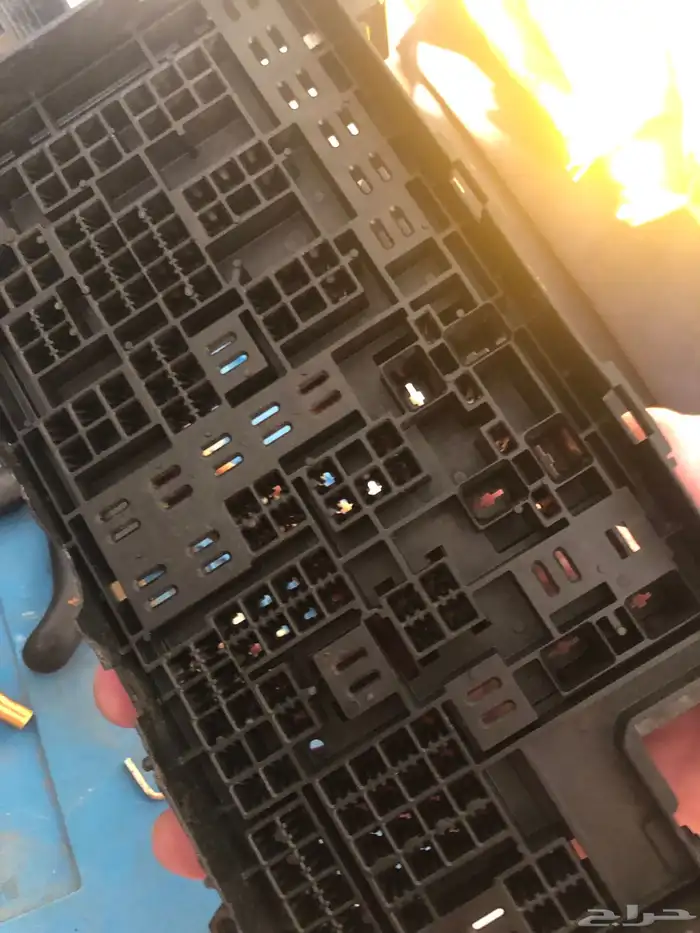 اصلاح جميع انواع علب الفيوزات وضفاير السيارات 12