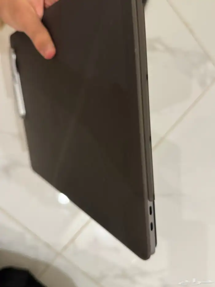 ماك بوك 512 قيقا SSD كور i9 نظيف جدا 6
