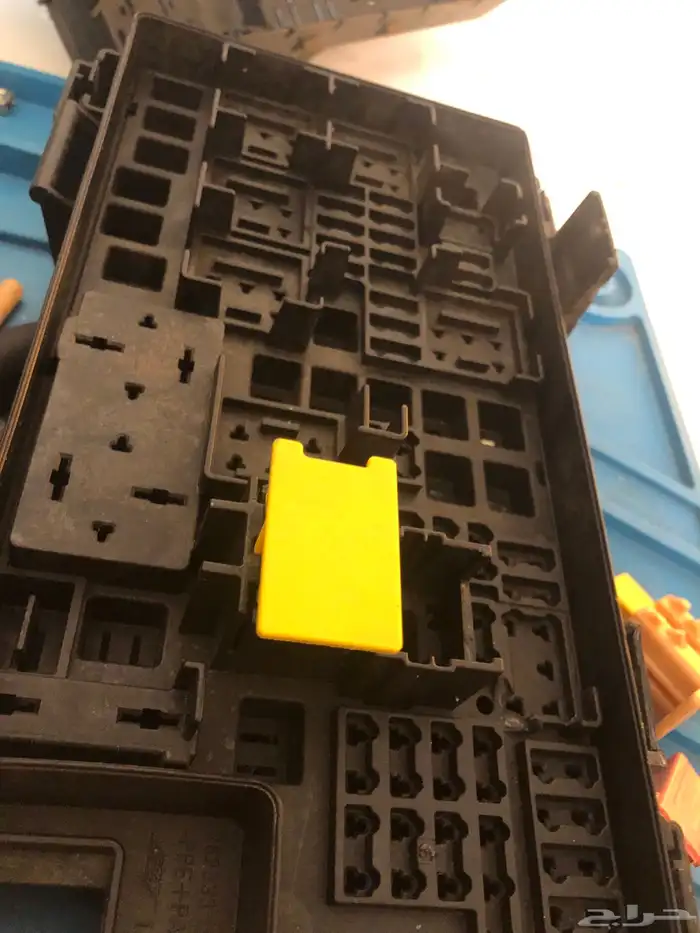 اصلاح جميع انواع علب الفيوزات وضفاير السيارات 11