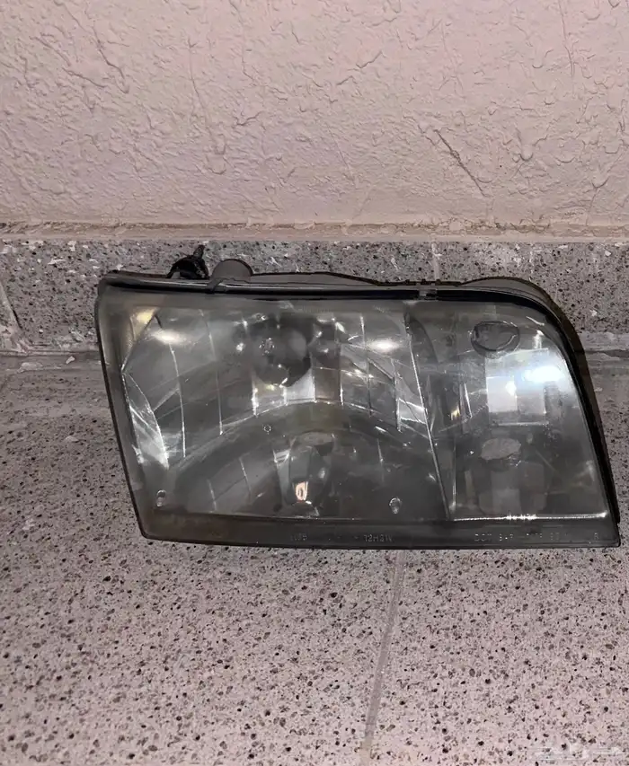 شمعة فورد فكتوريا 0