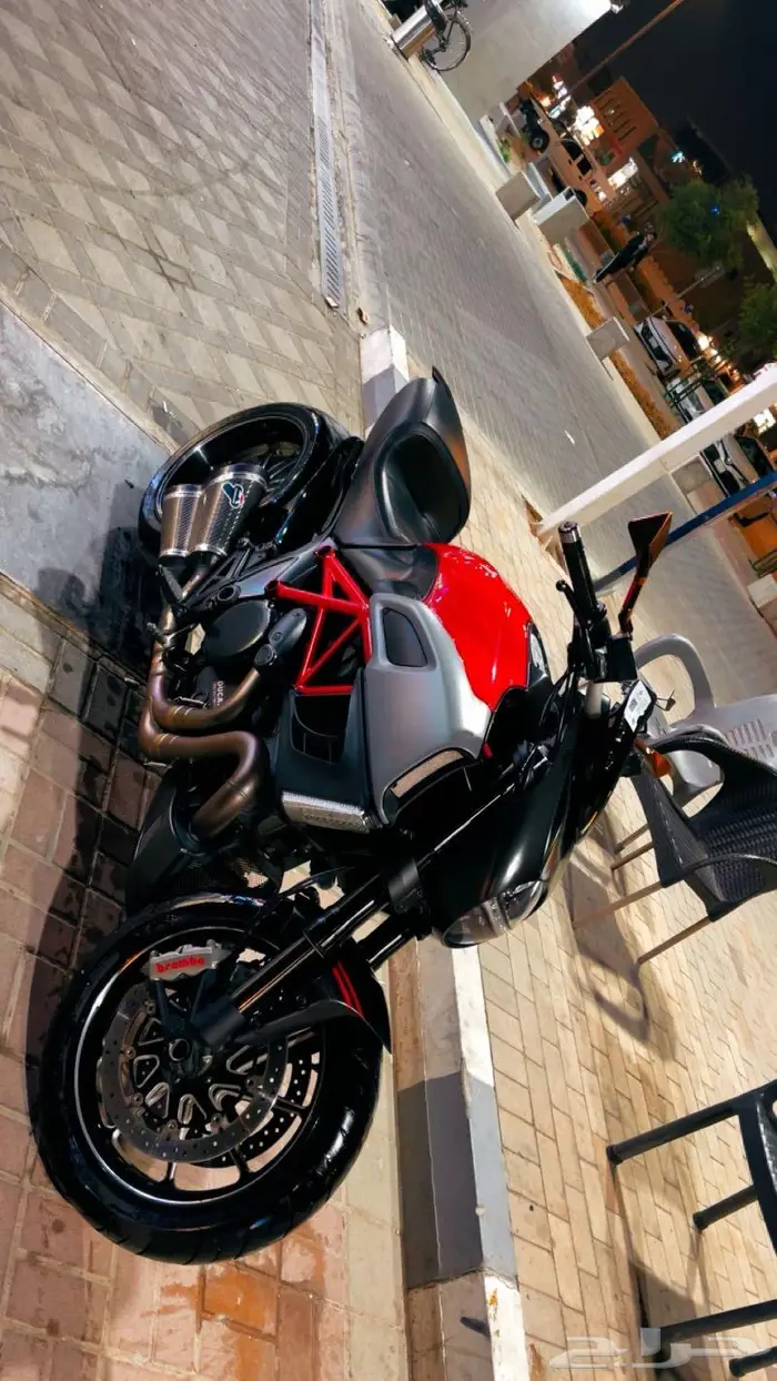 دوكاتي ديافل كاربون 0