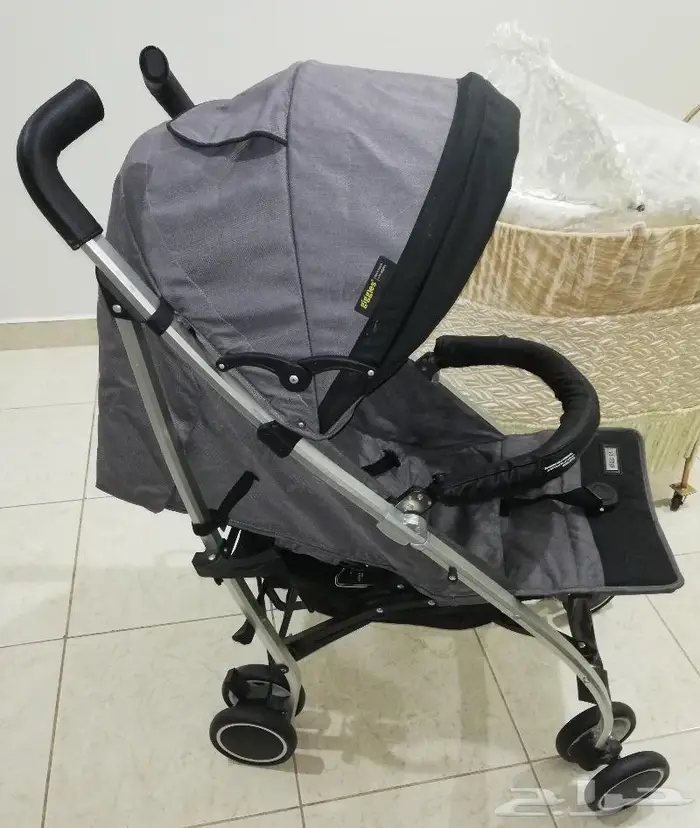 عربة أطفال وسرير بحالة ممتازة 0