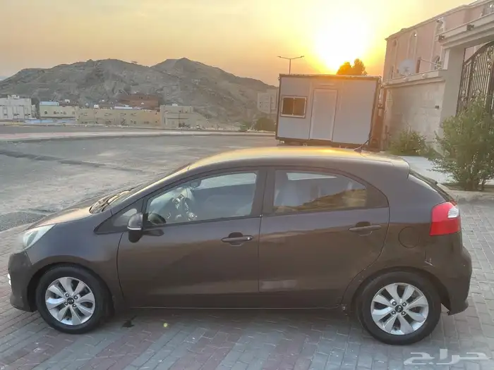 كيا ريو هاتش باك 2016 نص فل 5