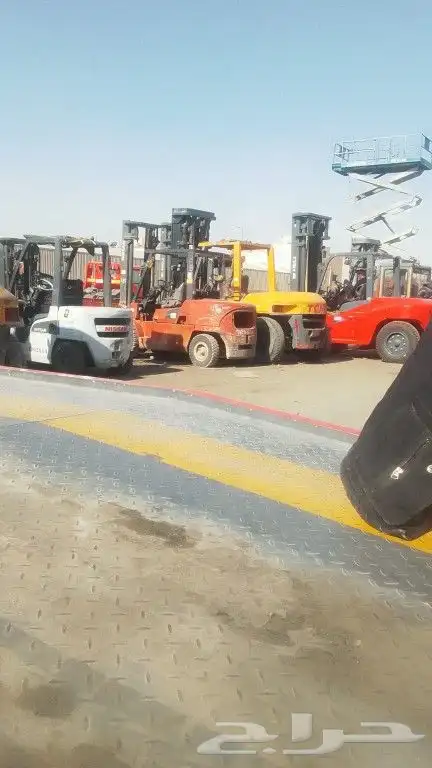 للايجار المعدات رافعات شوكيه ورافعات تلسكوبيه كرينات 1