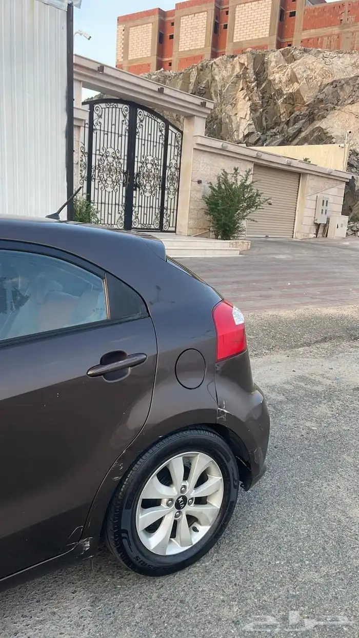 كيا ريو هاتش باك 2016 نص فل 7