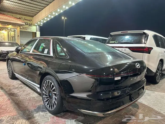 هيونداي ازيرا كاليجرافي 2025 3