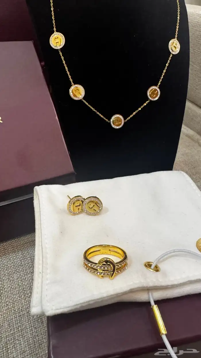 طقم نسائي من ماركة اقنر الاصلي 0