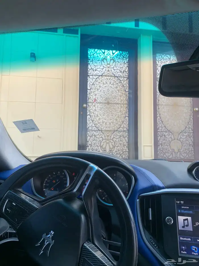 عرض لكم مازيراتي جيبلي مكينة الزرقاء 1