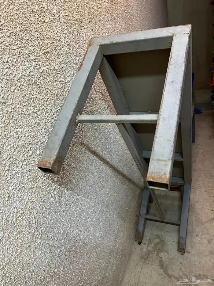 طاولات حديد متينه وقويه 0