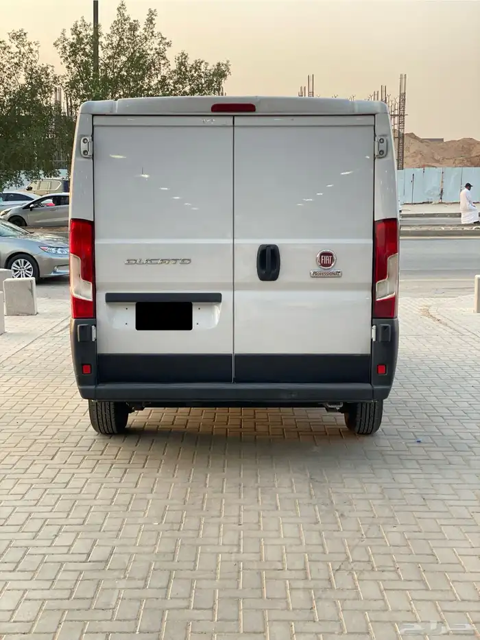 فيات دوكاتو يوجد كميه 6