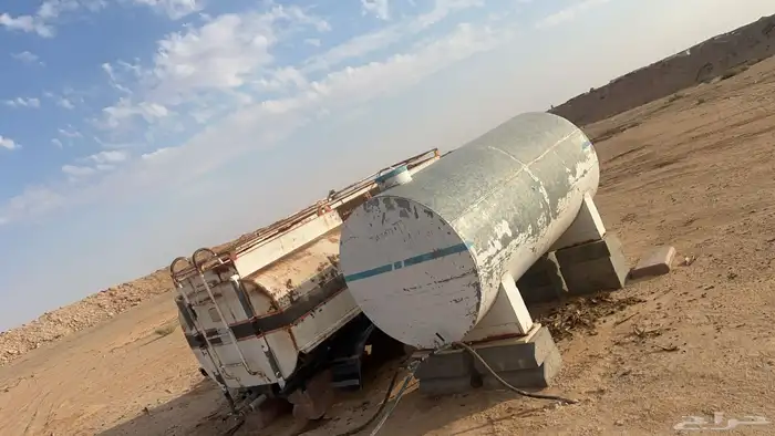 تانكيين واحد دنا واحد اصغر منه شوي 1