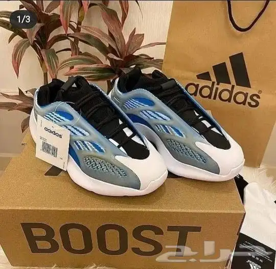 شوزات ييزي700 مع كامل الملحقات بسعر 150ريال شامل توصيل 12