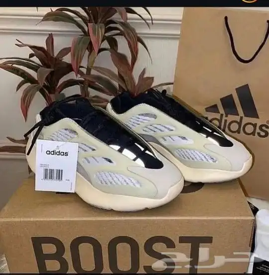 شوزات ييزي700 مع كامل الملحقات بسعر 150ريال شامل توصيل 14