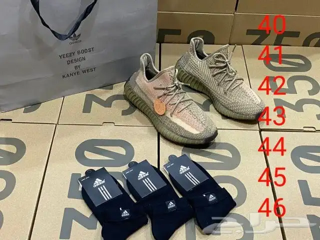 شوزات ييزي700 مع كامل الملحقات بسعر 150ريال شامل توصيل 36