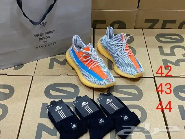شوزات ييزي700 مع كامل الملحقات بسعر 150ريال شامل توصيل 32